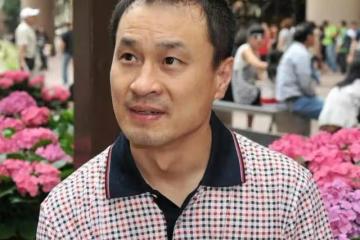 鄉愛王老七直播秀書法，自詡趙家班筆墨前三，網友：矬子裡拔將軍