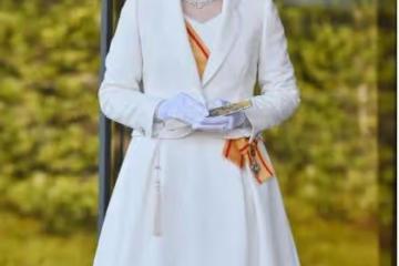 愛子公主頭戴王冠亮相,宮廷禮服花了心思,天皇嫡女風采正當時