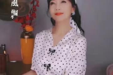 68歲趙雅芝港風變裝好驚艷!穿襯衫豐滿迷人,美貌依舊夢回馮程程