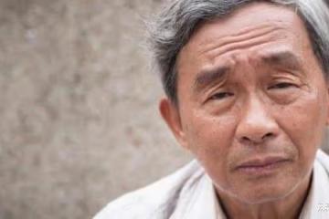 我娶了48歲的劉麗。她居然懷了雙胞胎。我喜極而泣,但她卻不肯要