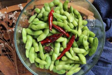 煮毛豆，熱水下鍋還是冷水下鍋？很多人不懂，難怪毛豆發黃不入味