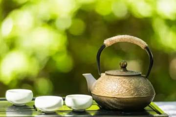 立夏後,天氣太熱!寧可少喝飲料也要多喝3種應季茶,營養又解暑
