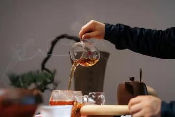 河南50歲包工頭，年入百萬，為啥不喝名茶，卻獨愛這3種廉價茶？
