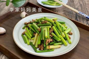 入夏後，韭菜菠菜靠邊站，多吃這道菜，清熱解暑不上火，開胃解饞