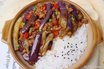 分享九道蓋澆飯的做法，簡單好做，又香又下飯，大人孩子都愛吃