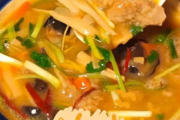 三道熱乎乎的湯,配料豐富,味道超贊,晚上下班喝上一碗真滿足!