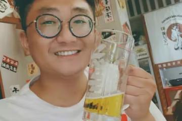 陳霄華事件後續！友人曝其在德雲社宿舍衣櫃排泄，酒後翻車已註定