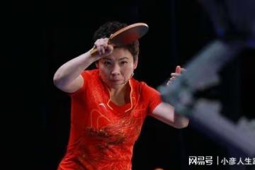 鄧亞萍夫婦陪兒子練球，16歲林翰銘單挑父母，姿勢不輸專業選手