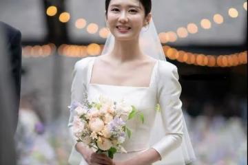張娜拉婚禮頻登熱搜，顏值氣質再引熱議，網友：五官像換了一個人