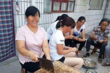 小兒子結婚買房，丈母娘召集三個女婿開會：每人出15萬，女婿翻臉