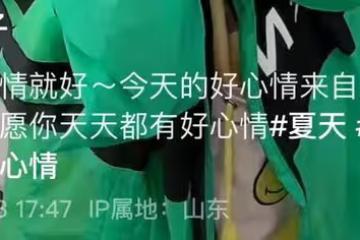 金龜子與女兒海邊熱舞,穿上萬元外套動作可愛,母女同框似姐妹