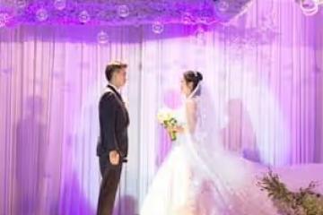 我和老公奉子成婚。讓我奇怪的是，結婚當天他的親戚朋友一個沒來