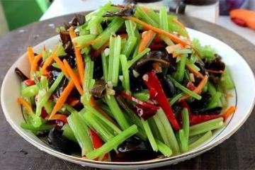 芹菜最好吃的做法，教你這樣做，清脆爽口又入味，天天吃都不膩