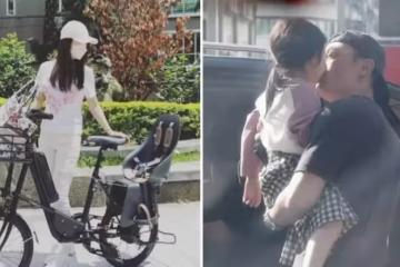 林心如騎車帶女兒出門！安裝了寶寶座椅太寵娃，暗示小海豚長高不少，是個「長腿」少女