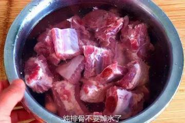 燉排骨時，萬萬別直接就下鍋，大廚：多加這1步，排骨軟爛還好吃