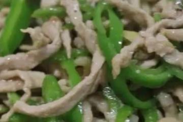 青椒炒肉絲這2步很關鍵,很多人不懂,難怪肉絲粘鍋,青椒不翠綠