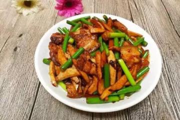 50年的廚師:做「回鍋肉」別焯水,多做這2步,保證肉不柴