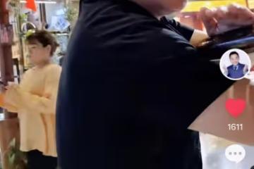 演員邵峰現身瀋陽鬧市街頭,賣力表演武術無人識,穿百元鞋接地氣