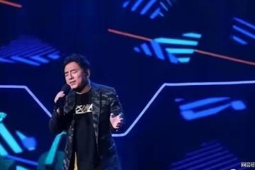 一戀大7歲女星,二戀小16歲美女富婆,如今57歲的他才是人生贏家