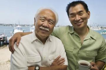 岳母生病我接回家照顧，2年後岳母去世，兩個小舅子找上門