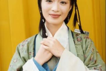 45歲「岳靈珊」近況曝光！曬3歲女兒畢業照，小傢伙像極65歲老公