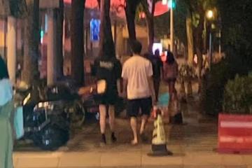何猷君為奚夢瑤移居上海！兩人街頭散步十指緊扣，女方美到亮眼