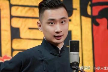 德雲社李九春拿自己砸掛，逗樂台下觀眾，「春姐」是真敢調侃
