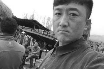 劉伯勛妻子悲痛告別丈夫,將堅強帶好一雙兒女,親密聊天記錄曝光