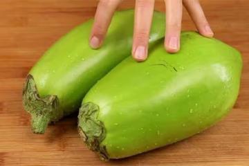 炒茄子時,記住不要先放油,教你一招,茄子不吸油不發黑