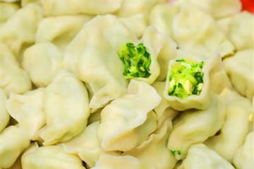 夏天包餃子，韭菜白菜靠邊站！這2種餡兒鮮香不油膩，全家都愛吃