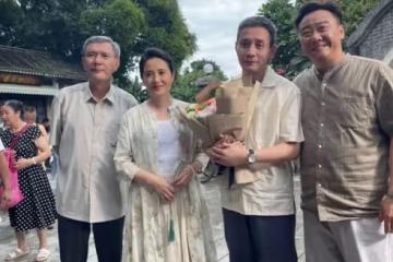 演員田小潔攜眾星聚會!56歲陶慧敏化濃妝美艷出眾,侯勇頭髮花白
