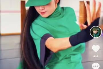 64歲楊麗萍跳舞發生意外！動作激烈長指甲折斷，已留42年滿臉心疼
