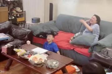 51歲李菁菁家中與兒女玩鬧，患癌後依舊樂觀，被指關掉美顏差距大