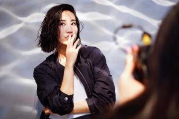香港著名歌手為小女兒慶祝滿月!閃婚嫁初戀7年,4年內連生3胎