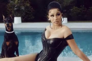 拿麥克風砸觀眾!Cardi B:角度問題
