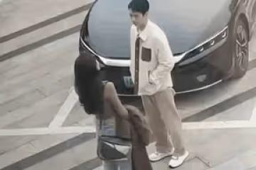 42歲的殷桃,碾壓「白幼瘦」弱男審美