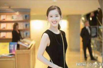 繼劉強東事件後,章澤天出席晚宴引爭議,鼻子像蕭亞軒下巴像劉翔