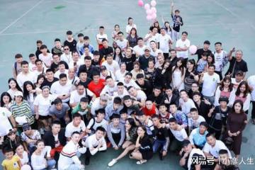 女網紅直播口無遮攔,大談男友家庭背景,爆料對方曾偷過電瓶車