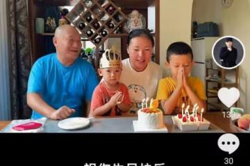 59歲男星謝東為兒子慶生!父子相差55歲,過平淡生活很幸福