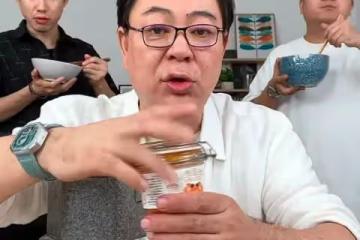 高亞麟直播賣貨對比四百塊麵條,他所謂的低價,普通人真吃不起!