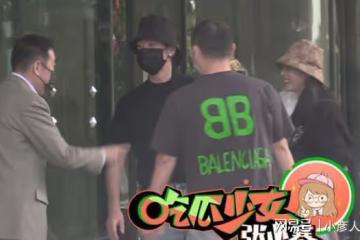 「太子妃」CP撒糖！張天愛攜盛一倫同返香閨，穿情侶裝互看手機