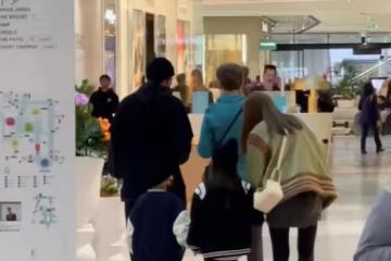 曝周杰倫助理強制檢查路人手機,態度蠻橫語氣凶,無禮行為惹眾怒