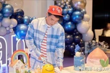 陳小春辦55歲生日派對，與相差6歲的岳父罕見同框，差距有點大