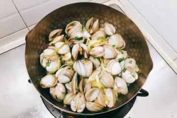 快手減脂餐:白葡萄酒煮蛤蜊