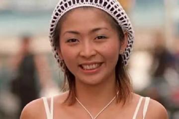 哥哥逝世！48歲的女星「演出前接噩耗」敬業苦撐　一下舞台「痛哭到不能自己」惹鼻酸：不用再忍了