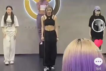 汪峰大女兒暴瘦露面,瘦到肋骨凸出,一頭金髮