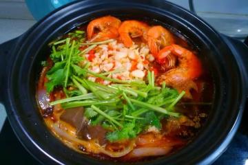 鴨血粉絲煲