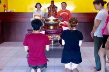 自稱玉皇、觀音！夫妻坐上神壇「供信眾膜拜」：這是神明的高度　他們「狂撈700萬」結局讓人笑了