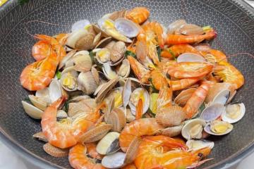 不用一滴水的「鹽焗海鮮」