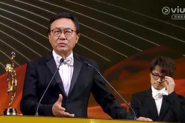 【金像獎2022】獲頒終身成就獎　許冠文哽咽：這個獎是屬於許冠英